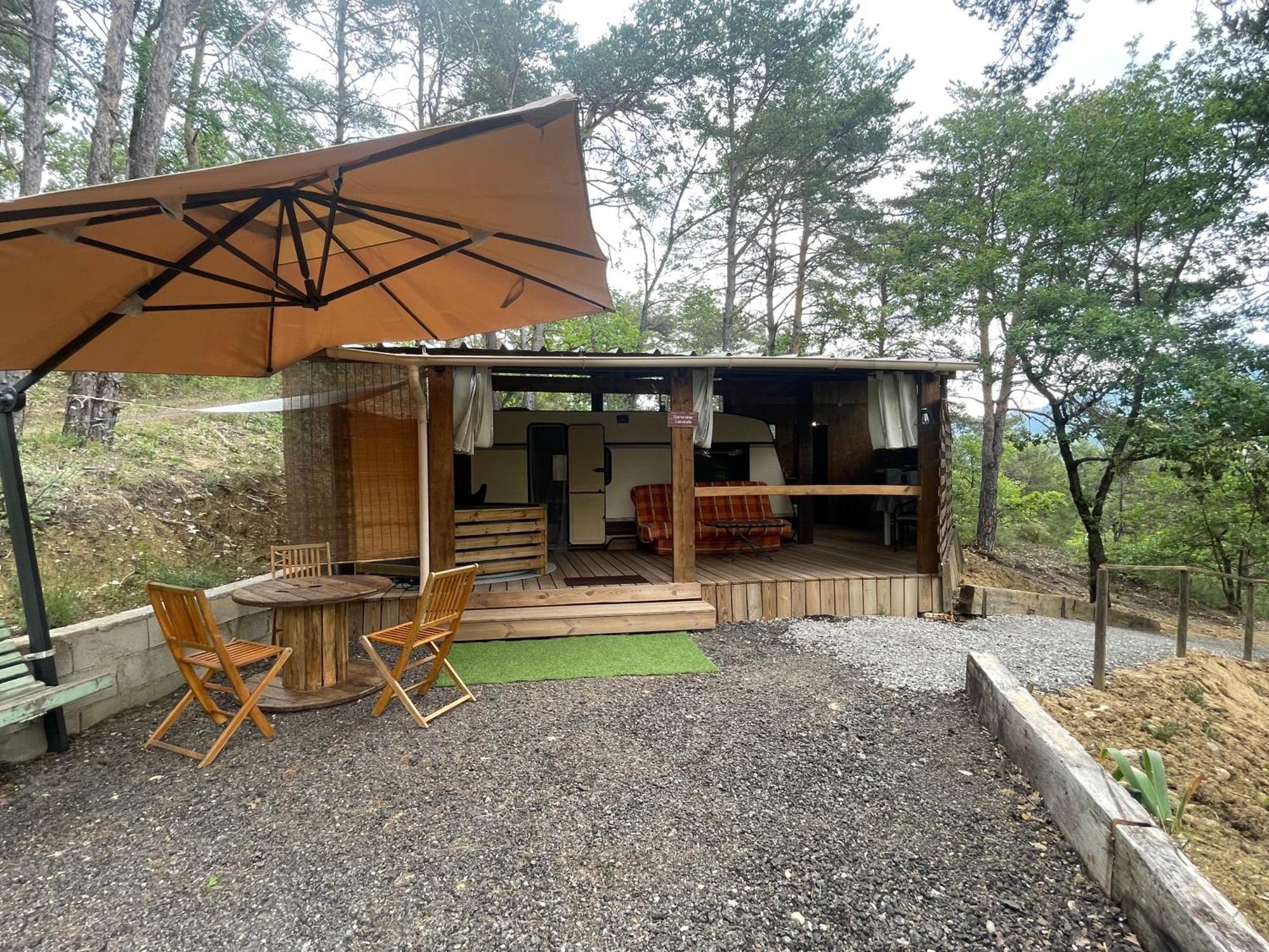 Caravanes De Provence Aiglun  Экстерьер фото